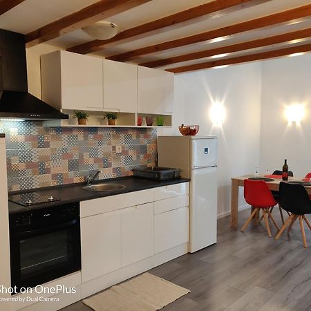 Apartment Karma Zara Esterno foto