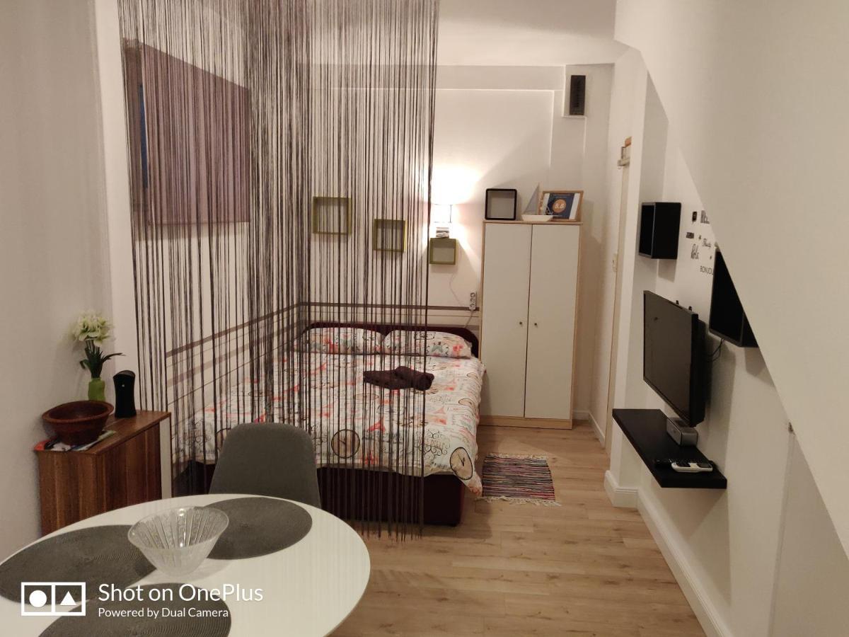 Apartment Karma Zara Esterno foto