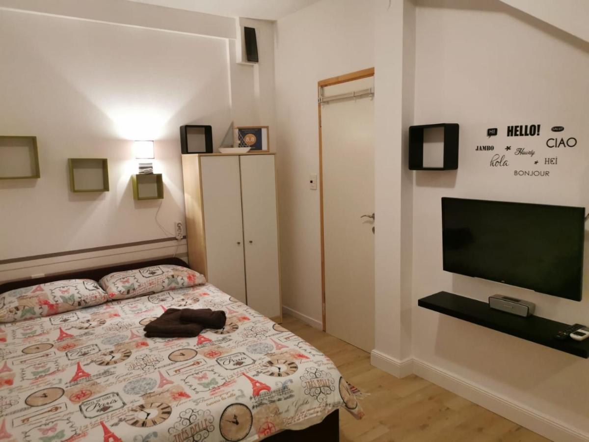 Apartment Karma Zara Esterno foto